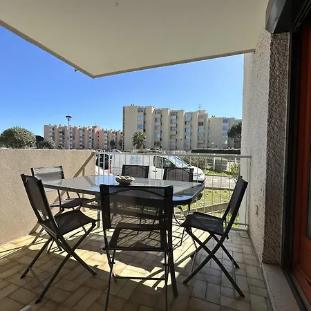 Cosy With Balcony Ideally Located