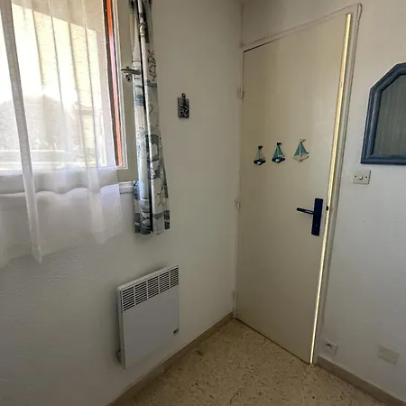 Cosy With Balcony Ideally Located Daire